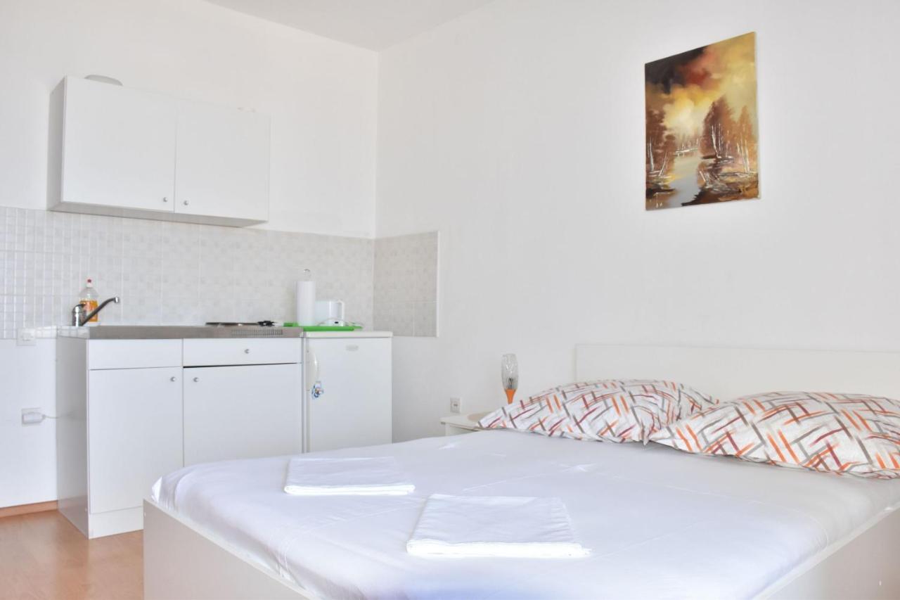 Apartments Zorica Tucepi Bagian luar foto