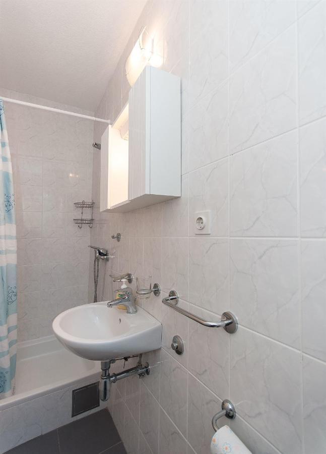 Apartments Zorica Tucepi Bagian luar foto