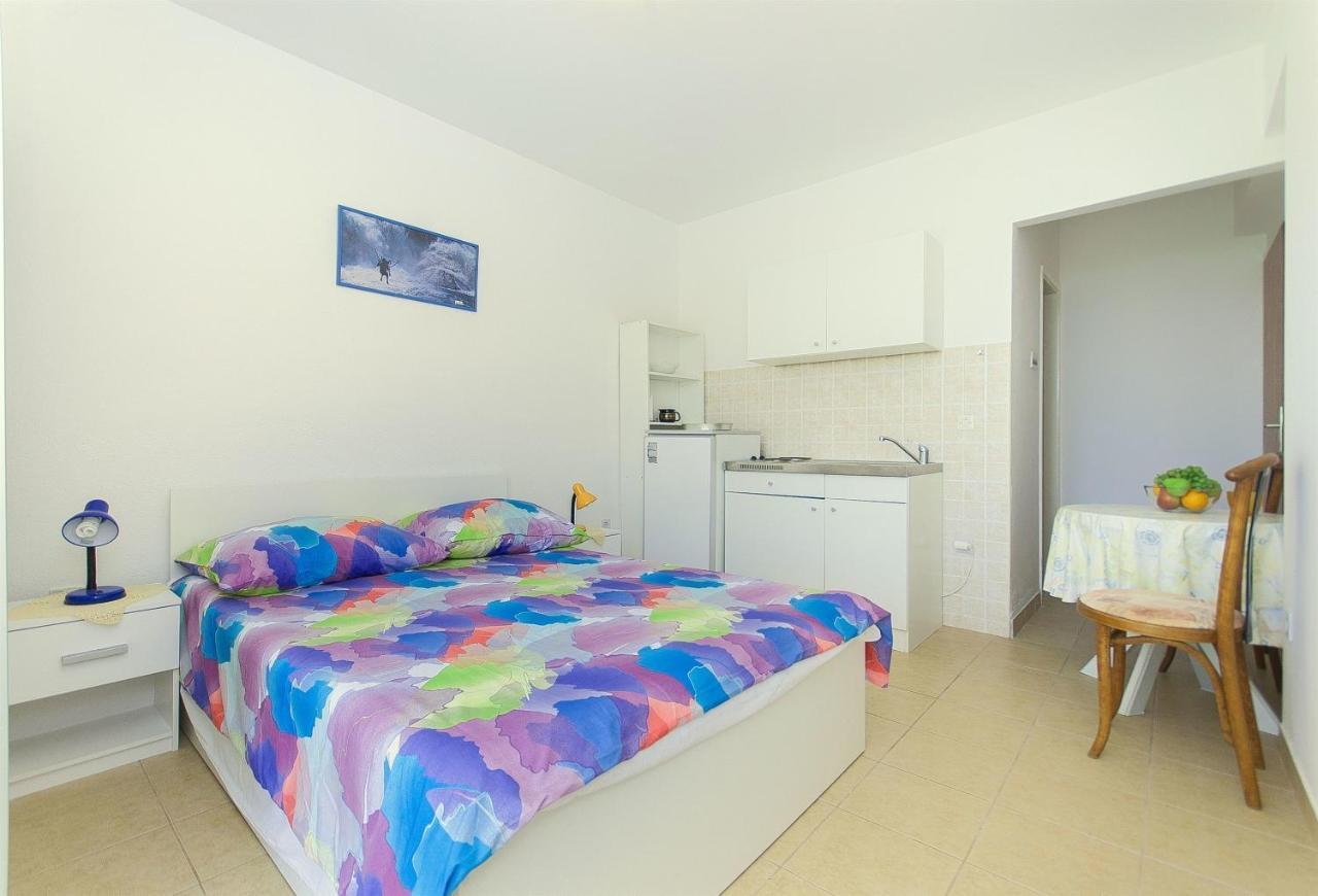 Apartments Zorica Tucepi Bagian luar foto