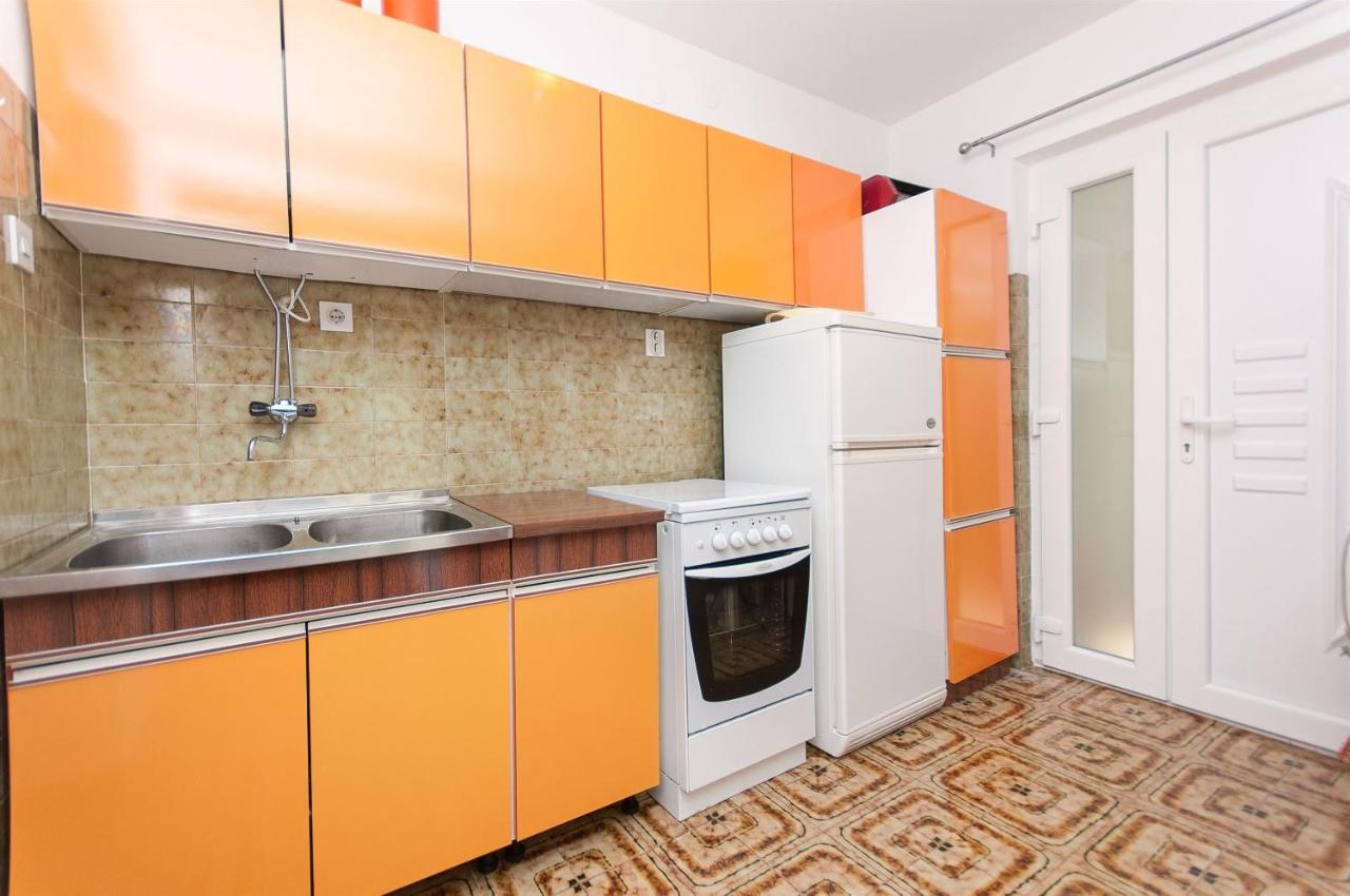 Apartments Zorica Tucepi Bagian luar foto
