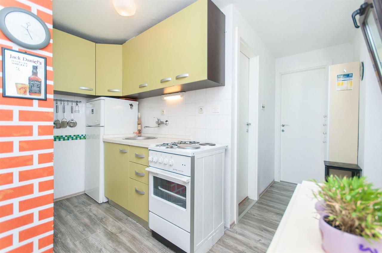 Apartments Zorica Tucepi Bagian luar foto