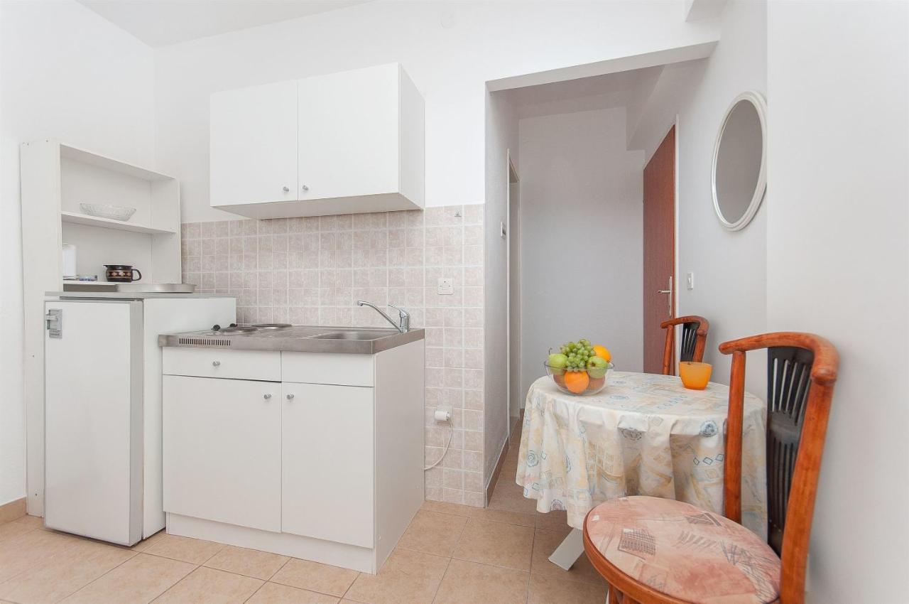 Apartments Zorica Tucepi Bagian luar foto
