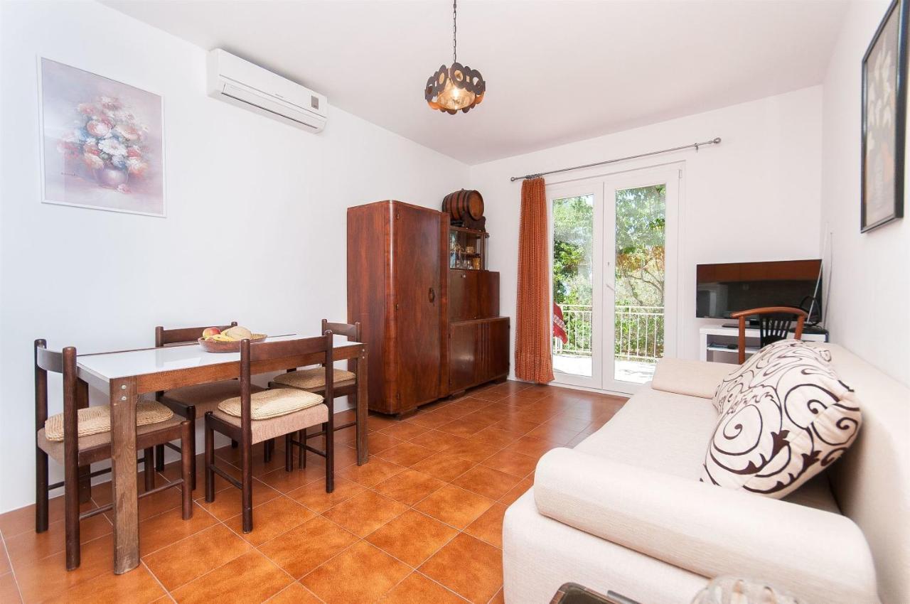Apartments Zorica Tucepi Bagian luar foto