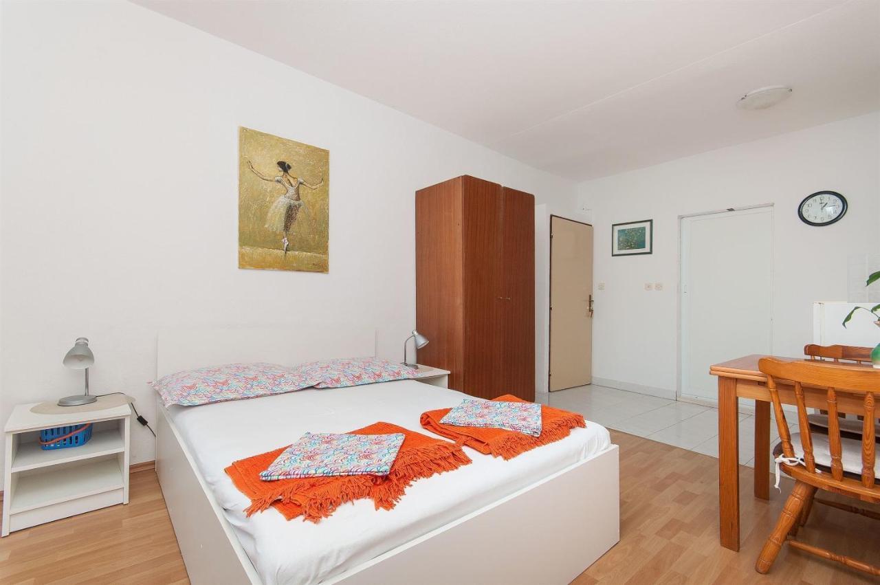 Apartments Zorica Tucepi Bagian luar foto