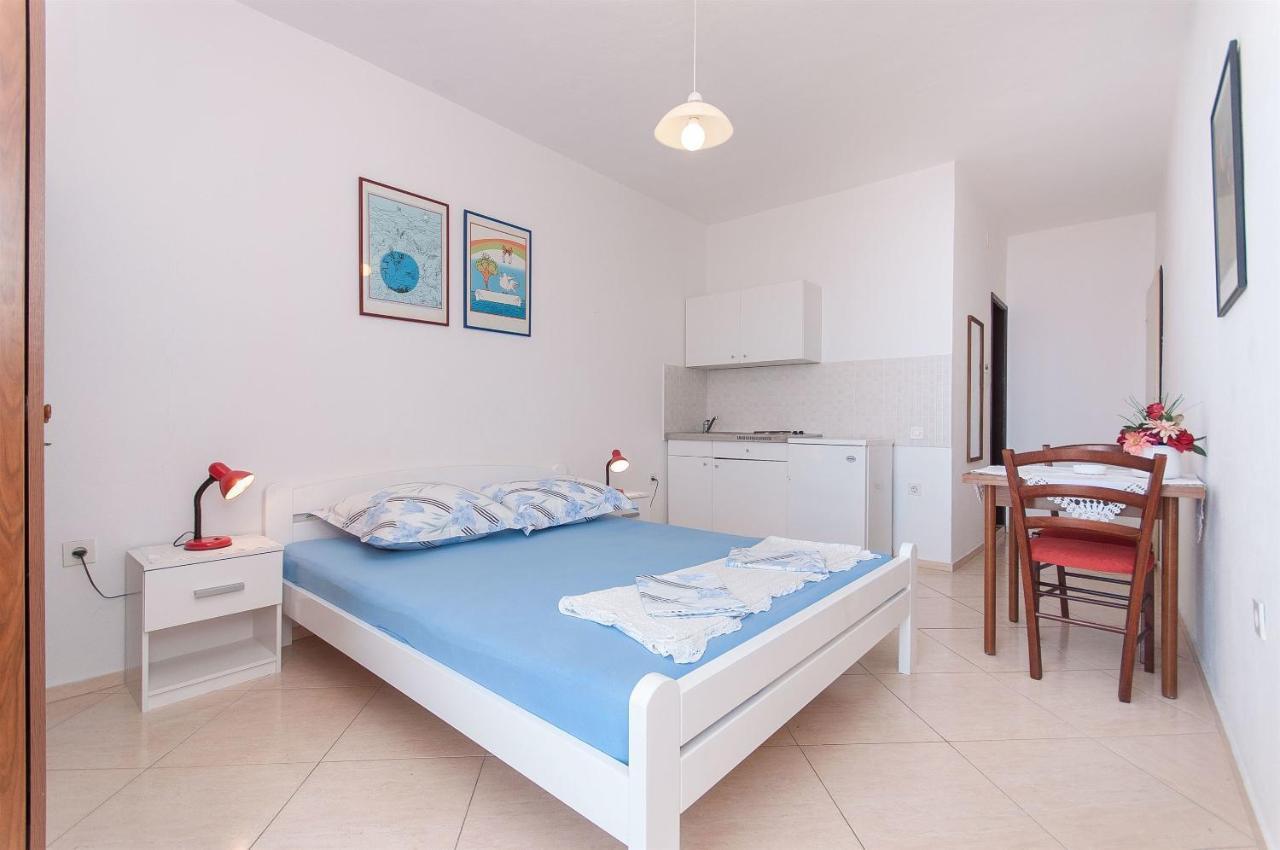 Apartments Zorica Tucepi Bagian luar foto