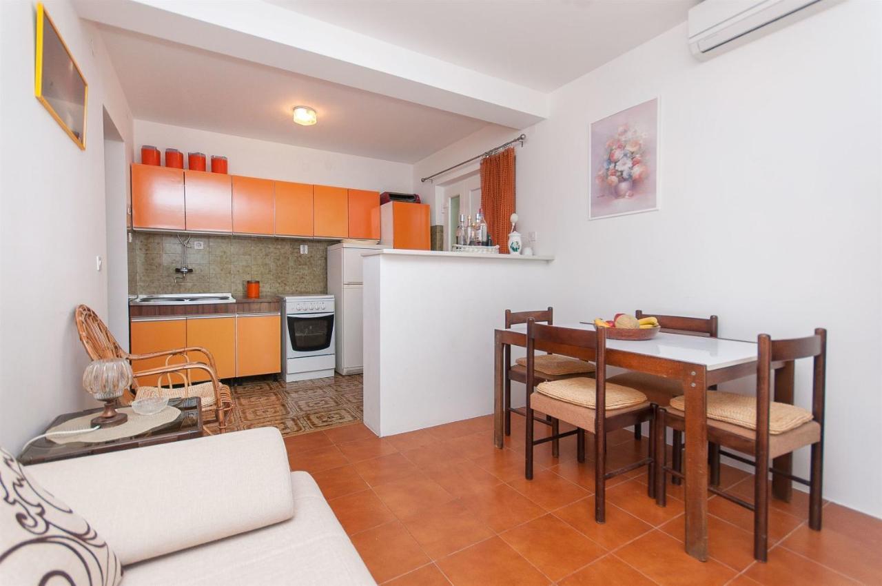 Apartments Zorica Tucepi Bagian luar foto