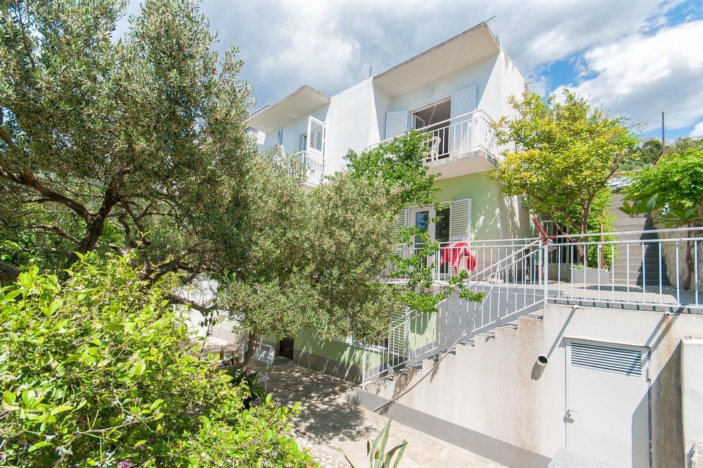 Apartments Zorica Tucepi Bagian luar foto